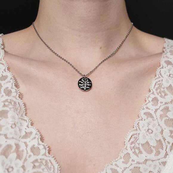 Gothic witch black and silver plant necklace with a small silver chain - Picture 9 of 9